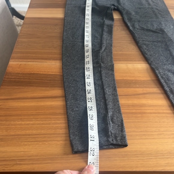 Leggings Charcoal Gray 
Excellent Conditions 
Size S/M.
#503 - Picture 4 of 5